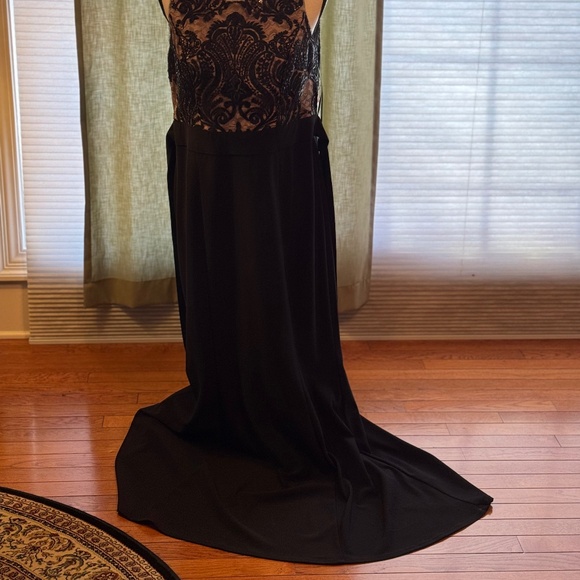 Long Dress - Picture 2 of 3
